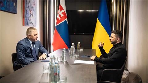 Slovakia Threatens to Stop Electricity to Ukraine Unless Kyiv Resumes Piping Russian Oil